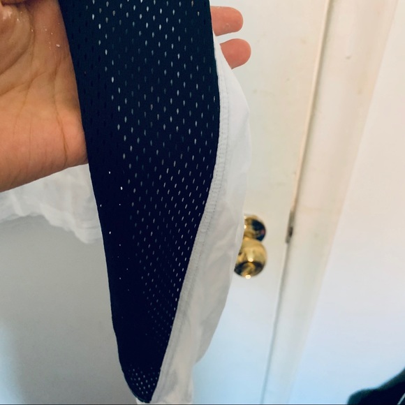 Under armour cropped shirt - Picture 3 of 5